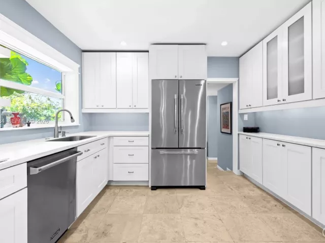 Продажа дома по адресу 608 NW 25th St - фото 6396702