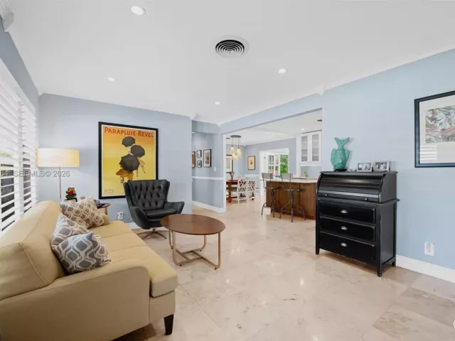 Продажа дома по адресу 608 NW 25th St - фото 6396708