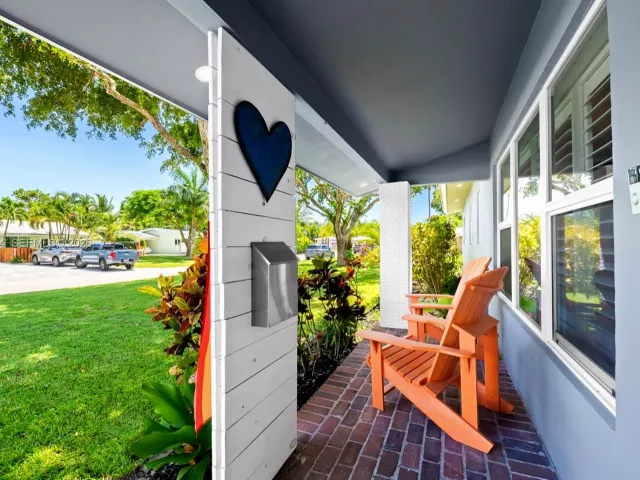 Продажа дома по адресу 608 NW 25th St - фото 6396710