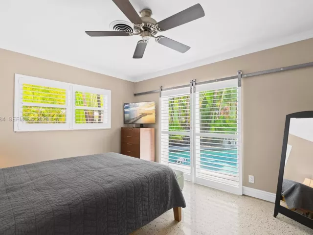 Продажа дома по адресу 608 NW 25th St - фото 6396696