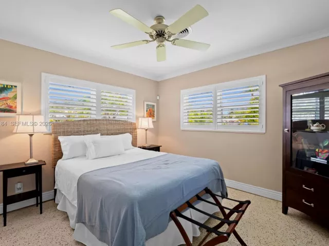 Продажа дома по адресу 608 NW 25th St - фото 6396697