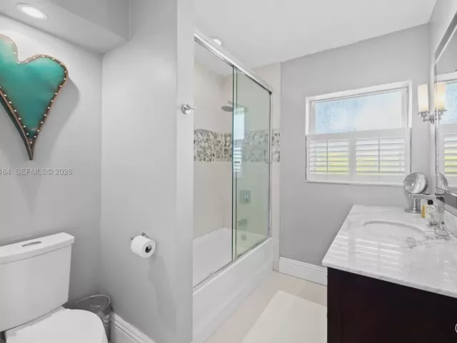 Продажа дома по адресу 608 NW 25th St - фото 6396699