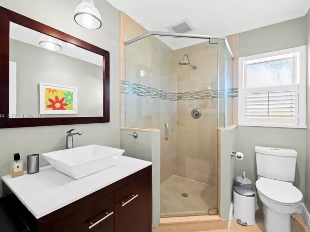 Продажа дома по адресу 608 NW 25th St - фото 6396700