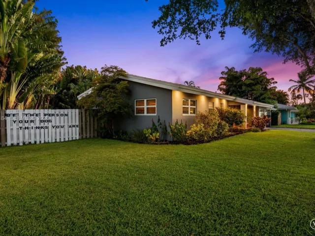 Продажа дома по адресу 608 NW 25th St - фото 6396693