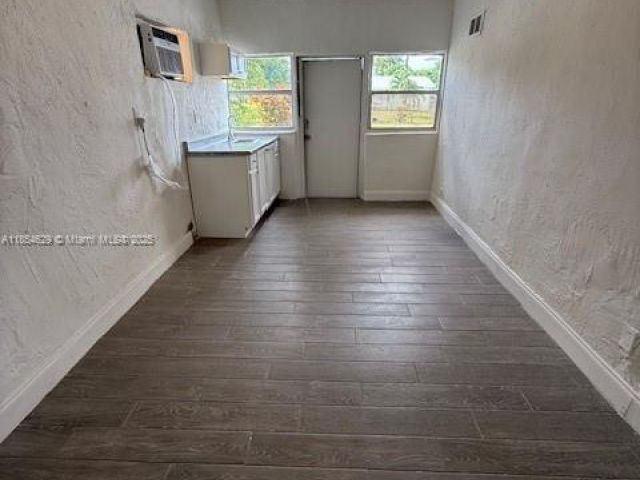 Продажа дома по адресу 3025 NW 11TH ST - фото 7444569