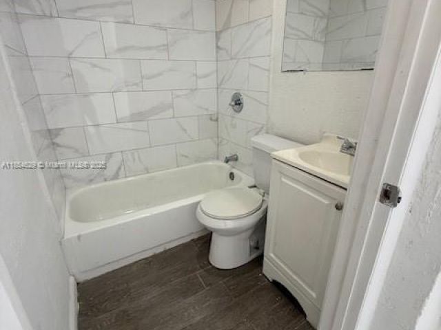 Продажа дома по адресу 3025 NW 11TH ST - фото 7444572