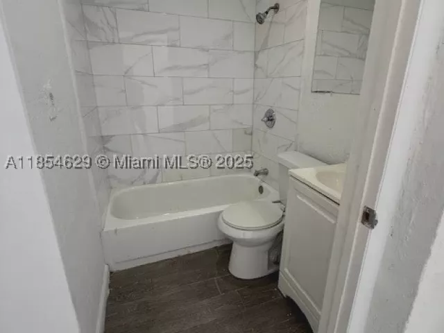 Продажа дома по адресу 3025 NW 11TH ST - фото 7810945