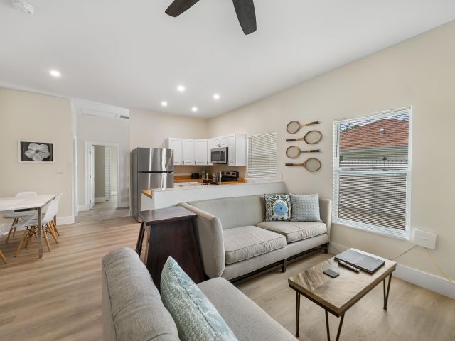 Дом в аренду по адресу 602 NW 1st Street - фото 6392063