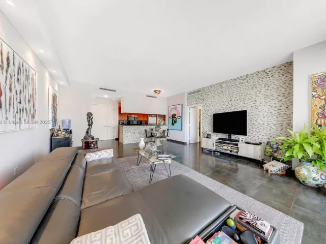 Продажа квартиры #3002 - фото 6389647