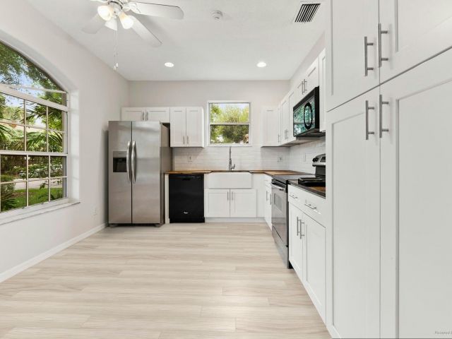 Продажа дома по адресу 4155 NW 1st Court - фото 6888261