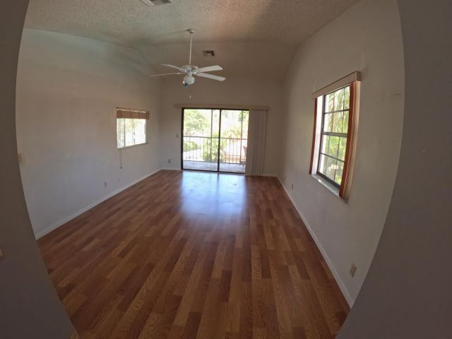 Дом в аренду по адресу 7473 Champagne Place - фото 6393819