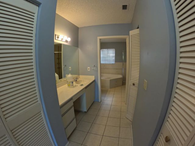 Дом в аренду по адресу 7473 Champagne Place - фото 6393821