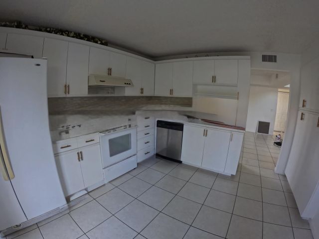 Дом в аренду по адресу 7473 Champagne Place - фото 6393826