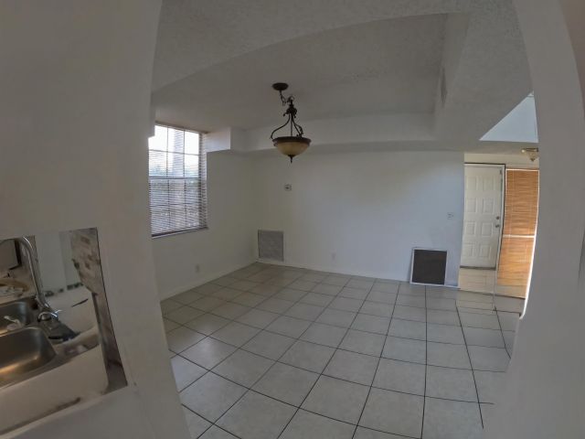 Дом в аренду по адресу 7473 Champagne Place - фото 6393828