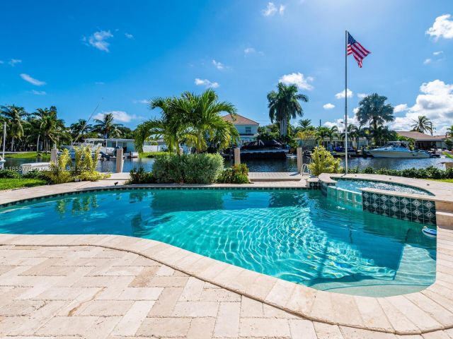 Дом в аренду по адресу 2118 NE 15th St - фото 7482259