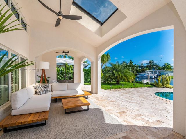 Дом в аренду по адресу 2118 NE 15th St - фото 7482260