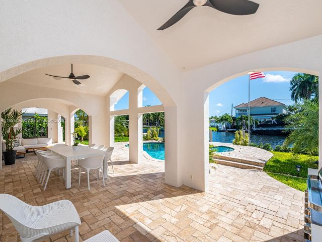 Дом в аренду по адресу 2118 NE 15th St - фото 7482261