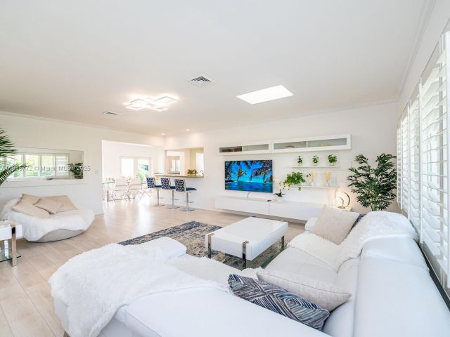 Дом в аренду по адресу 2118 NE 15th St - фото 7482265