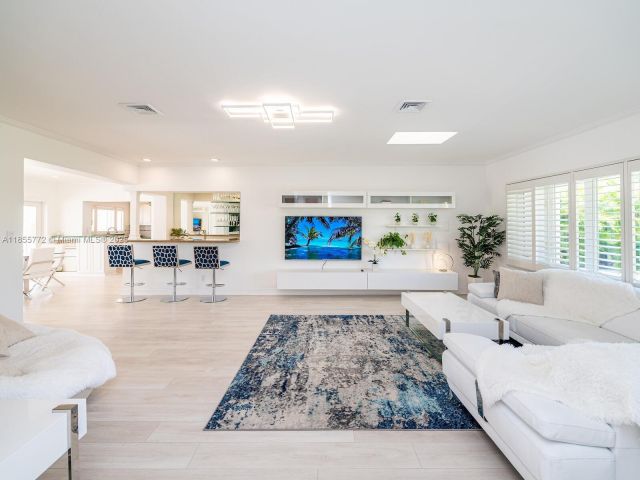 Дом в аренду по адресу 2118 NE 15th St - фото 7482266