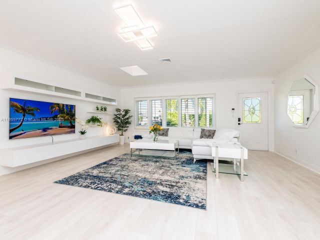 Дом в аренду по адресу 2118 NE 15th St - фото 7482267