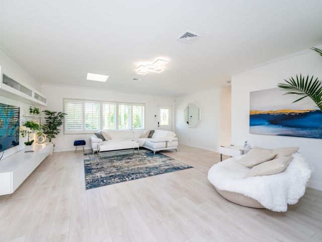 Дом в аренду по адресу 2118 NE 15th St - фото 7482268