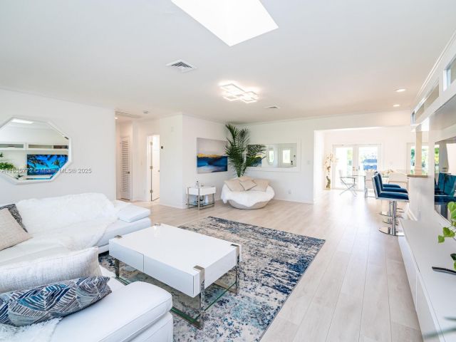 Дом в аренду по адресу 2118 NE 15th St - фото 7482269