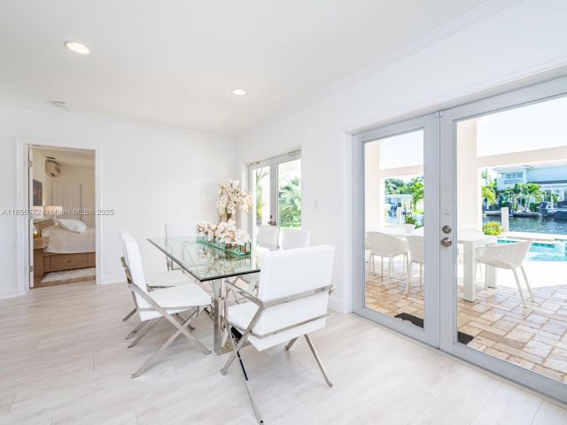 Дом в аренду по адресу 2118 NE 15th St - фото 7482273