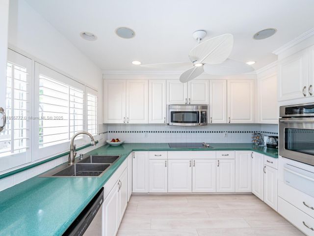 Дом в аренду по адресу 2118 NE 15th St - фото 7482275