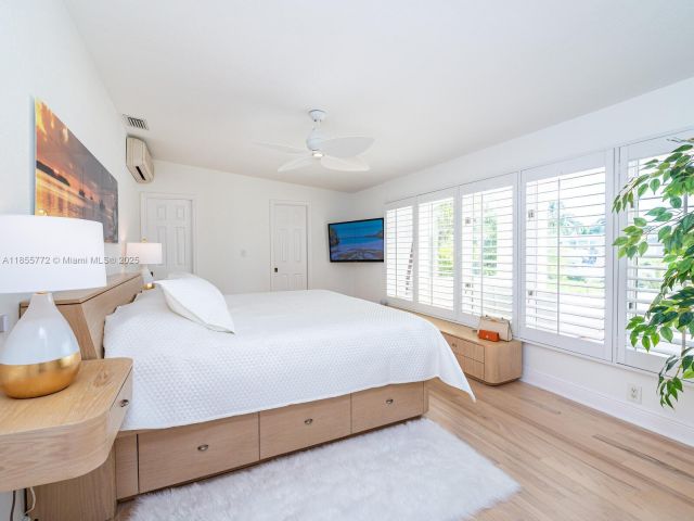 Дом в аренду по адресу 2118 NE 15th St - фото 7482276