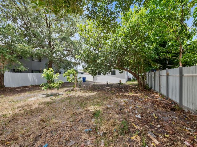 Продажа дома по адресу 860 NW 70th Street - фото 6400091