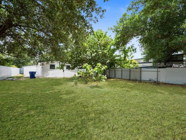 Продажа дома по адресу 860 NW 70th Street - фото 6400092