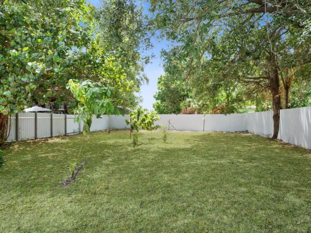 Продажа дома по адресу 860 NW 70th Street - фото 6400093