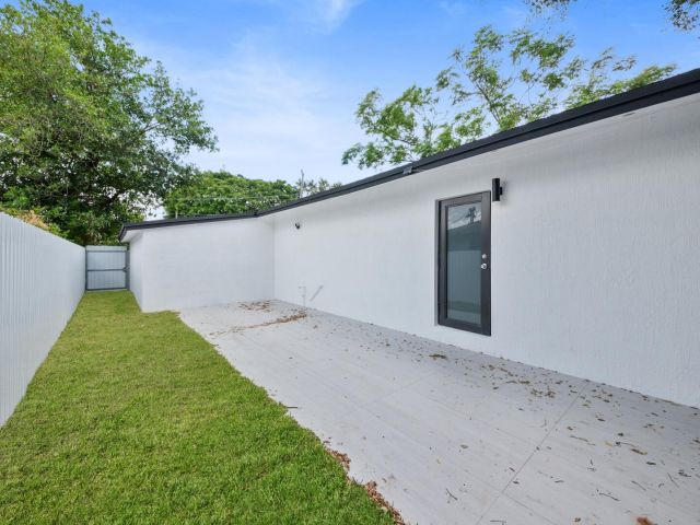 Продажа дома по адресу 860 NW 70th Street - фото 6400094