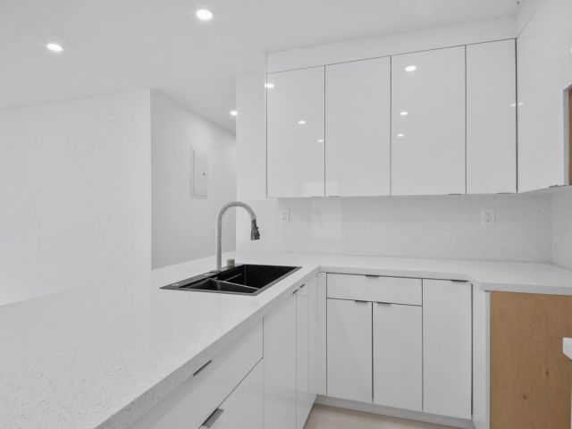 Продажа дома по адресу 860 NW 70th Street - фото 6400104