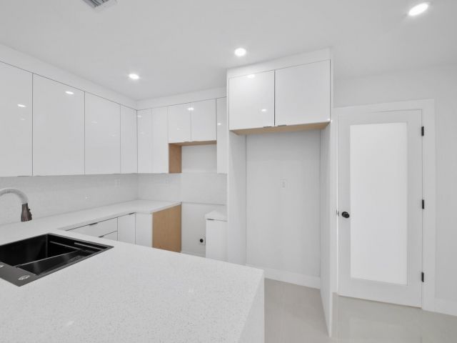 Продажа дома по адресу 860 NW 70th Street - фото 6400105