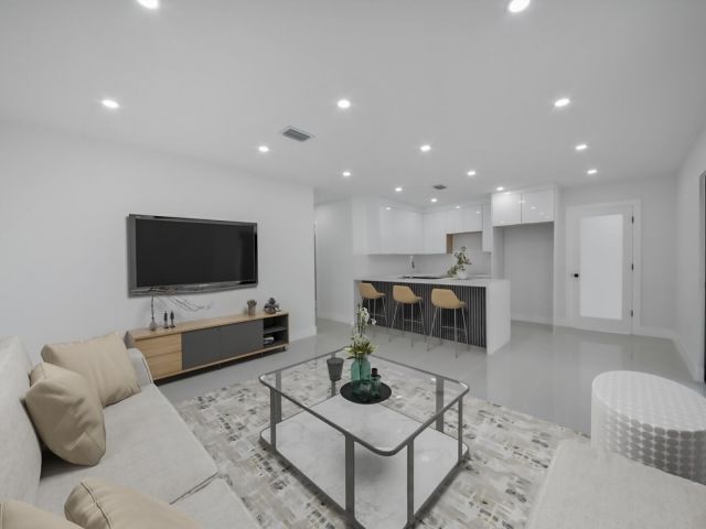 Продажа дома по адресу 860 NW 70th Street - фото 6400107