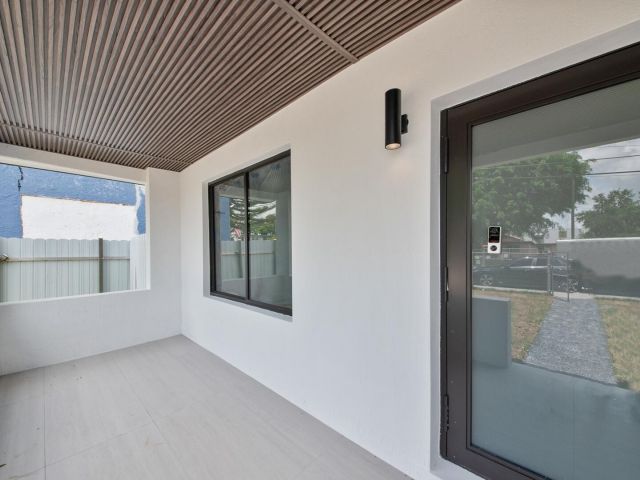 Продажа дома по адресу 860 NW 70th Street - фото 6400109