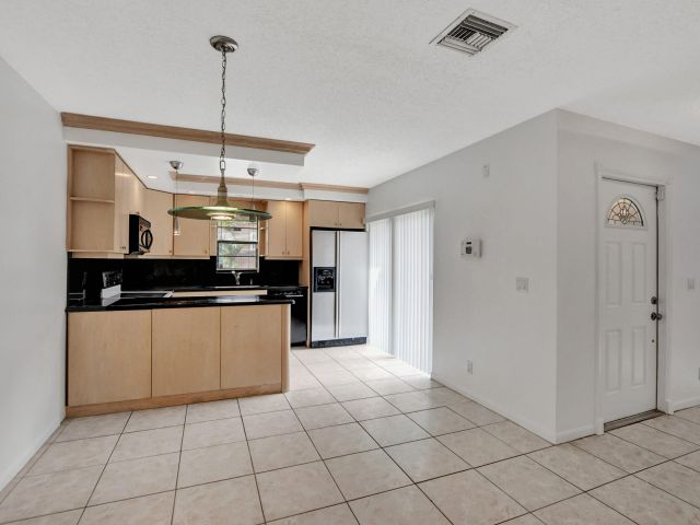 Дом в аренду по адресу 2555 Albatross Road N 2-A - фото 6398064