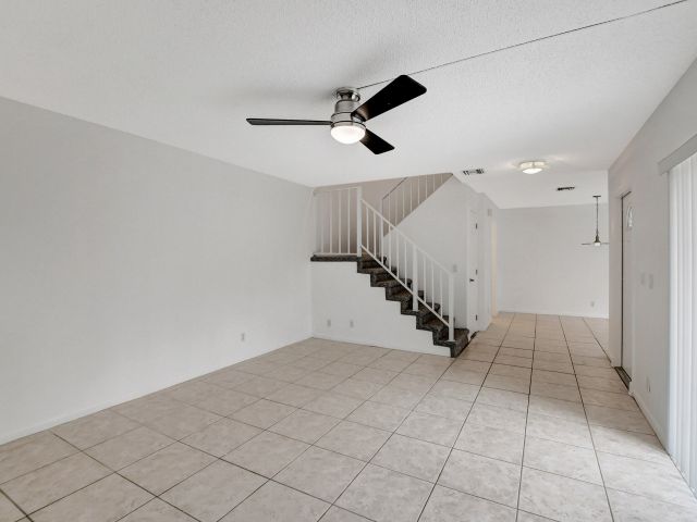 Дом в аренду по адресу 2555 Albatross Road N 2-A - фото 6398066