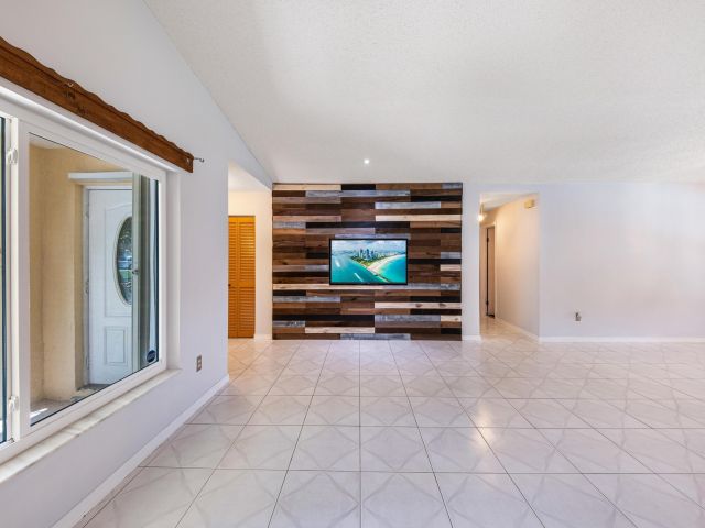 Дом в аренду по адресу 5340 SW 115th Avenue - фото 6473260