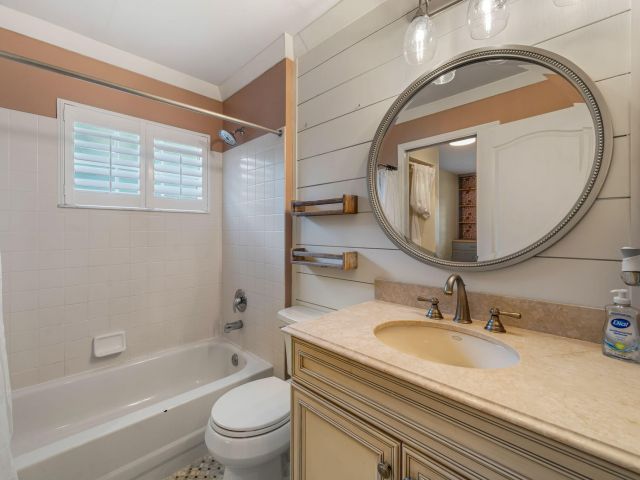 Продажа дома по адресу 9190 Heathridge Drive - фото 6399263