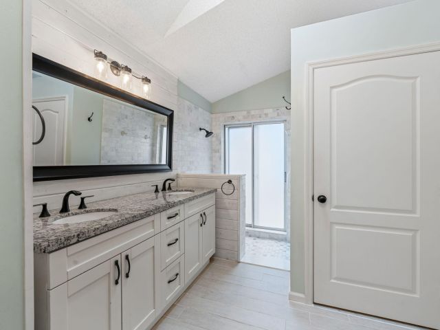 Продажа дома по адресу 9190 Heathridge Drive - фото 6399267