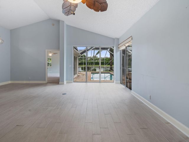 Продажа дома по адресу 9190 Heathridge Drive - фото 6399275