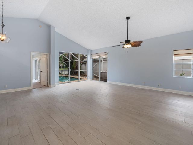 Продажа дома по адресу 9190 Heathridge Drive - фото 6399278