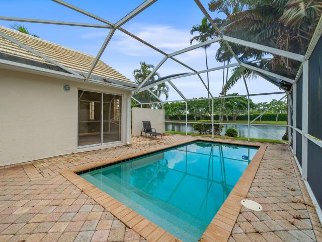 Продажа дома по адресу 9190 Heathridge Drive - фото 6399280