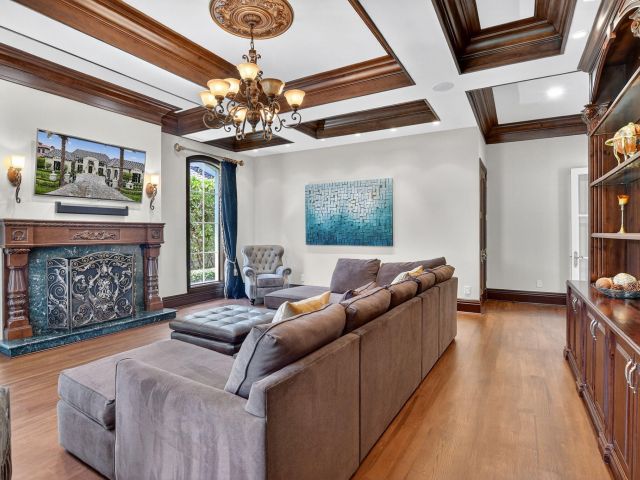 Продажа дома по адресу 377 E Coconut Palm Road - фото 6399701