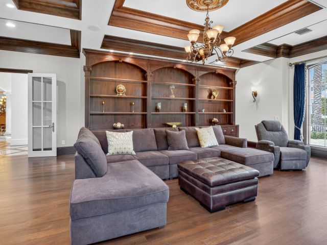 Продажа дома по адресу 377 E Coconut Palm Road - фото 6399703