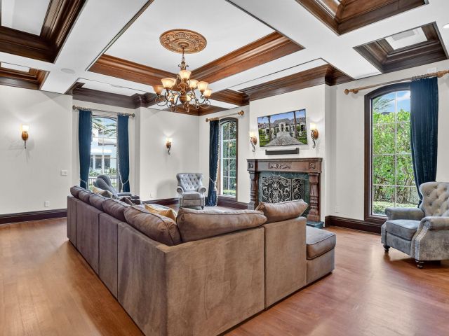 Продажа дома по адресу 377 E Coconut Palm Road - фото 6399704