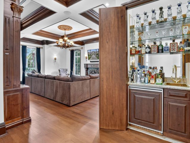 Продажа дома по адресу 377 E Coconut Palm Road - фото 6399705