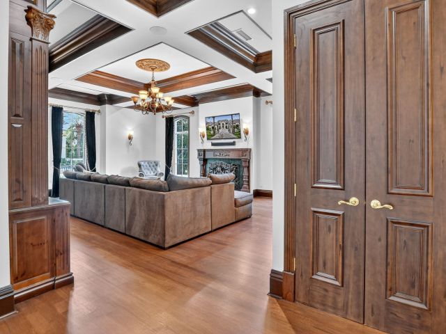 Продажа дома по адресу 377 E Coconut Palm Road - фото 6399706